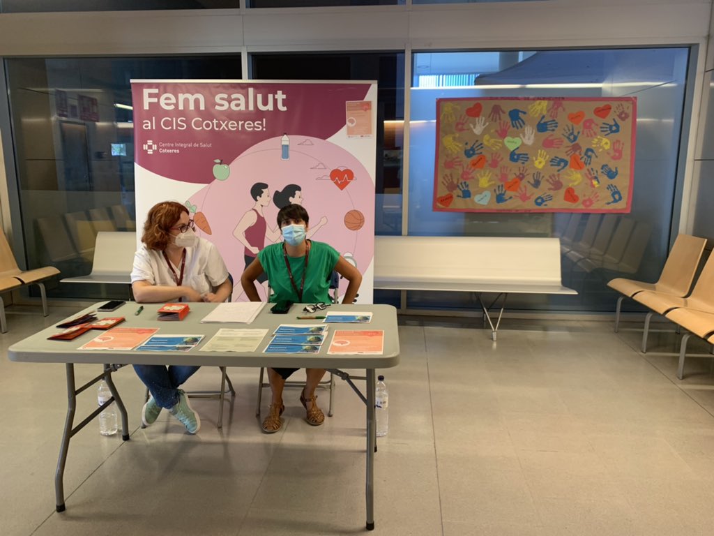 DraRubioMayol's tweet photo. Avui des del #CISCotxeres hem volgut fer una menció especial al #DiaMundialDelAlzheimer organitzant un punt de divulgació i assessorament per tothom que acudís en el dia d’avui. Moltes gràcies a la Roser, la nostre #REBEC per tenir cura de tots nosaltres. https://t.co/h1MsRY1Dpm