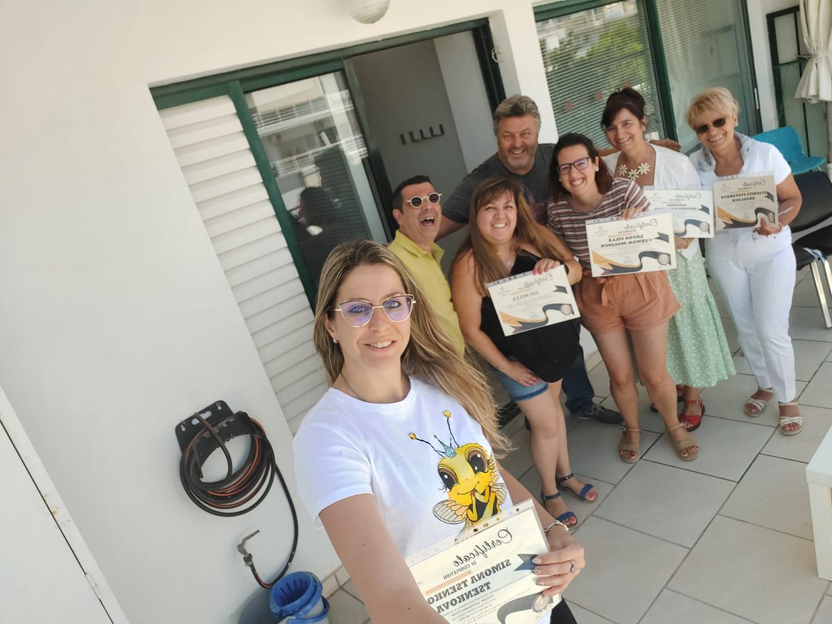 iescabeza's tweet photo. ✈️Zoi Mella, profesora de Geografía e Historia bilingue, dentro del programa Erasmus+ de nuestro IES, ha atendido en el mes de julio el curso "Ste(a)m in classroom – multiple intelligences- microlearning – gamification – clil- flipping classrooms" que tuvo lugar en Atenas. 🇬🇷 https://t.co/TDbqt2uRq0