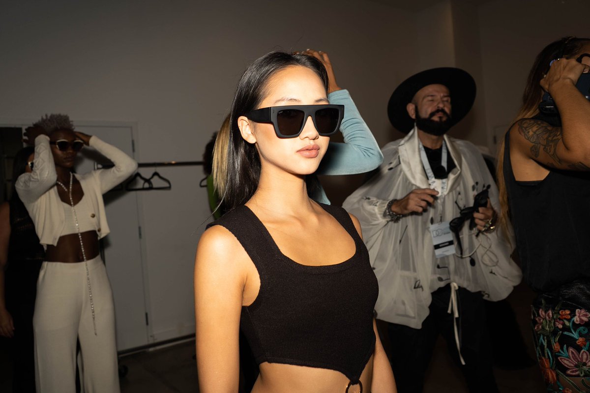 Haannnnn_'s tweet photo. Model girl Hann #nyfw #bts https://t.co/NDIyWMRV5S