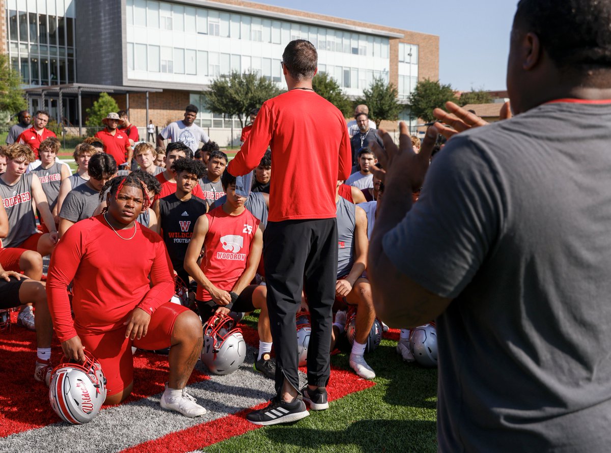 SportsDayHS's tweet image. "That’s a resilient, incredible group of kids" — @CoachJ_Fish

At Woodrow Wilson, deaf football players are thriving and teaching their teammates and coaches valuable lessons

Story by @t_myah: buff.ly/3DEOvIV 👈

#TXHSFB