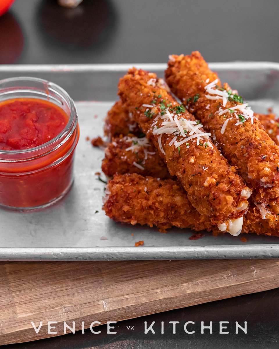 venice_kitchen's tweet photo. Our crispy mozzarella sticks are a great way to start off your dinner! 🍽
.
.
.
#VeniceKitchen #Memphis #Foodies #MemphisFoodies #Wine #Italian #GoodEats #Delicious #foodie #creole #fusion #dinner #dinnertime #lunch #special https://t.co/37ag2yp7so