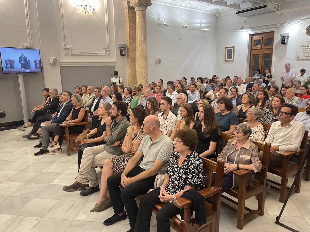 Comença el lliurament dels Guardons de la Ciutat 2022 al ajuntament de Reus. Un homenatge públic a la societat civil de casa nostra. ❤️