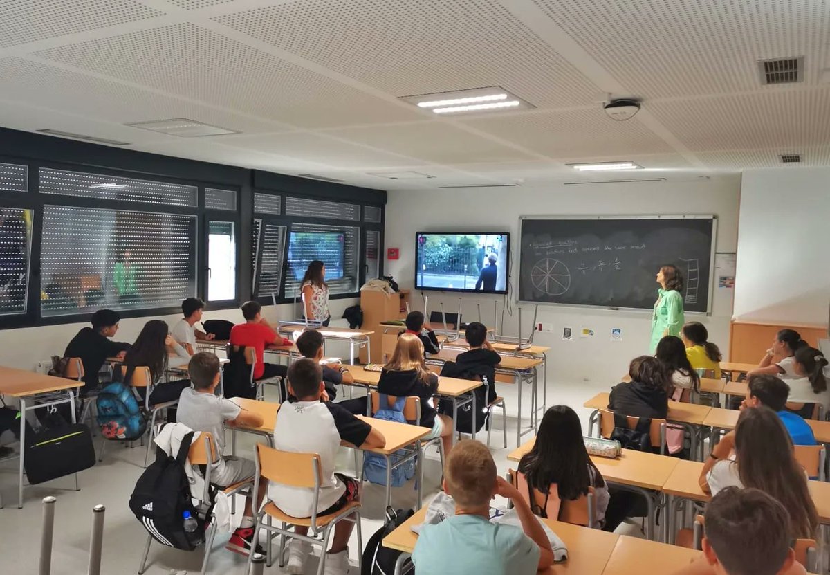 IHarevolar's tweet photo. Con motivo de la Semana Europea de la Movilidad Sostenible hoy nos ha visitado Silvia (DGT de Guadalajara) para hablar con nuestros grupos de 1° de movilidad y seguridad, en especial sobre bicis y patinetes. ¡L@s chic@s han realizado VTs muy chulos!
#Semanaeuropeadelamovilidad https://t.co/jLYhL9NfwL