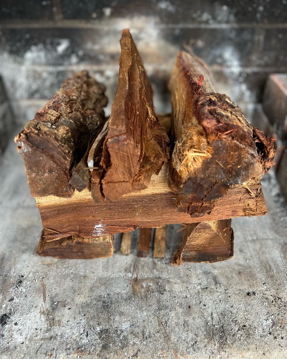 braaiwooduk's tweet photo. Chicken wings at its best, absolutely love these rubs. Cooked over amazing coals produced from Knoppiesdoring aka Knobthorn Braaiwood πΏπ¦πͺ΅π₯#braaiwooduk #angusandoink #braaiwood #braai #knoppiesdoring https://t.co/uohj6y8k7j