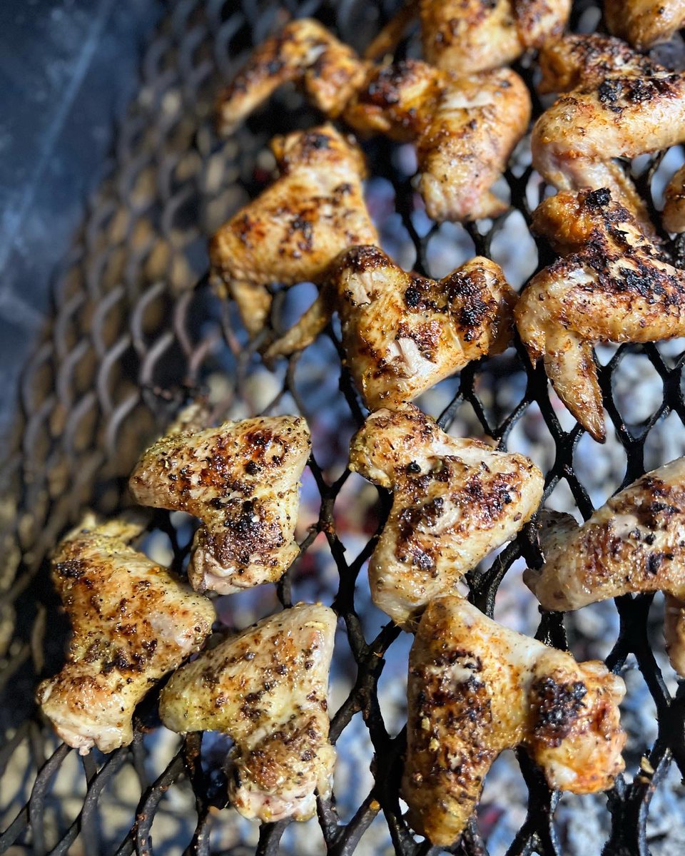 braaiwooduk's tweet photo. Chicken wings at its best, absolutely love these rubs. Cooked over amazing coals produced from Knoppiesdoring aka Knobthorn Braaiwood πΏπ¦πͺ΅π₯#braaiwooduk #angusandoink #braaiwood #braai #knoppiesdoring https://t.co/uohj6y8k7j