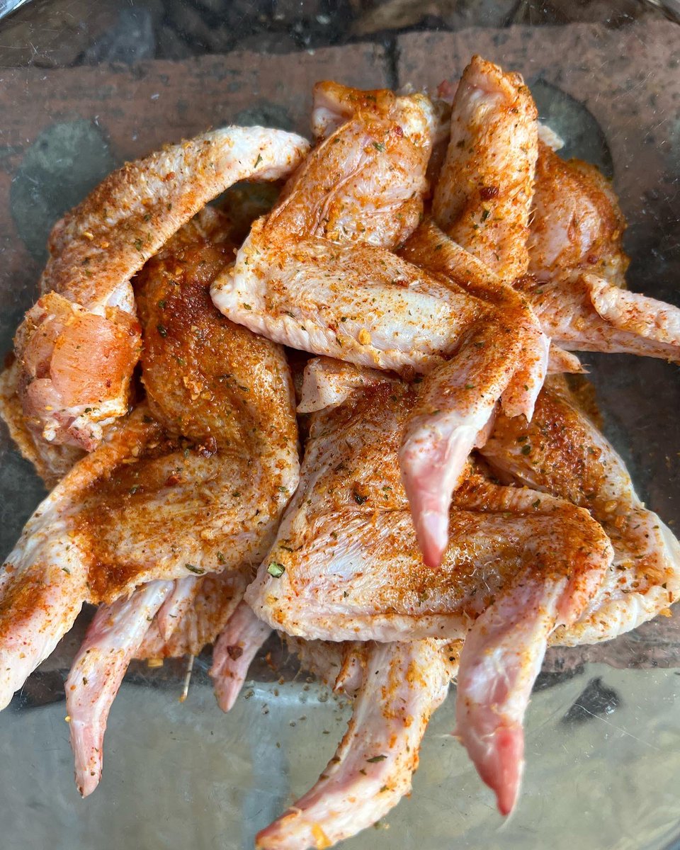 braaiwooduk's tweet photo. Chicken wings at its best, absolutely love these rubs. Cooked over amazing coals produced from Knoppiesdoring aka Knobthorn Braaiwood πΏπ¦πͺ΅π₯#braaiwooduk #angusandoink #braaiwood #braai #knoppiesdoring https://t.co/uohj6y8k7j