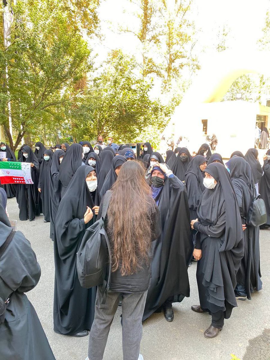 Look at her, she is a legend.
#MahsaAmini 
#مهسا_امینی