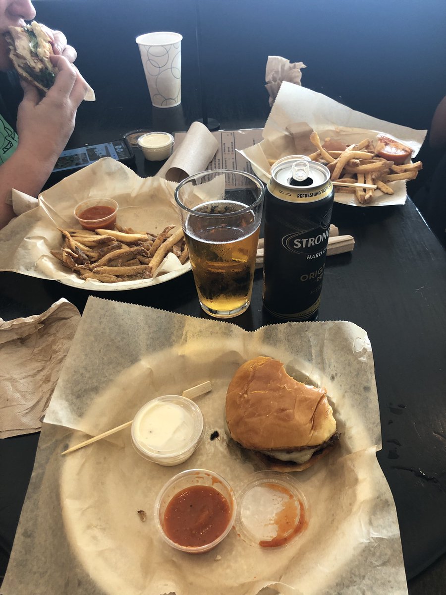 SDGanja420's tweet photo. My kind of lunch for hump day! Time for a burger and a pint! #humpwednesday #HumpDay #StonerFam #HighDining https://t.co/MQGPpy0qpd