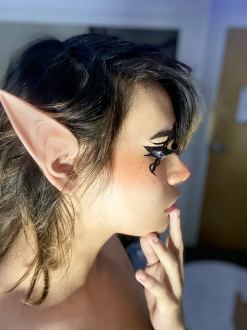 🚨WARNING! MAY INCLUDE: HORNY ELFBOY🚨 "Hmm, I wonder which guild master I should blow firs-  &hellip;hey~, wanna