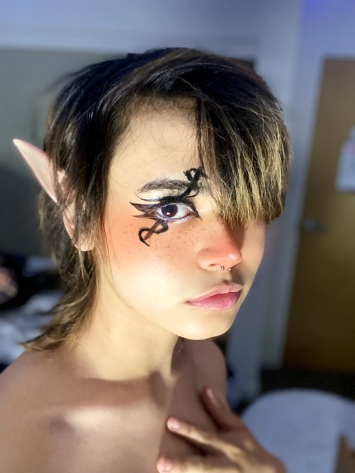 🚨WARNING! MAY INCLUDE: HORNY ELFBOY🚨 "Hmm, I wonder which guild master I should blow firs-  &hellip;hey~, wanna