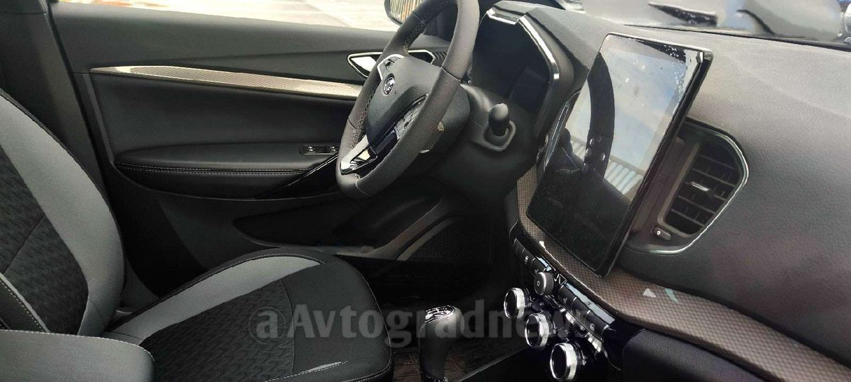 С вертикальным планшетом: появились фото салона Vesta NG в топ-версии 

Помимо мультимедийного центра с большим дисплеем, топ-версия получит несколько функций комфорта и безопасности, которых прежде на Весте не было.

zr.ru/a/936574/