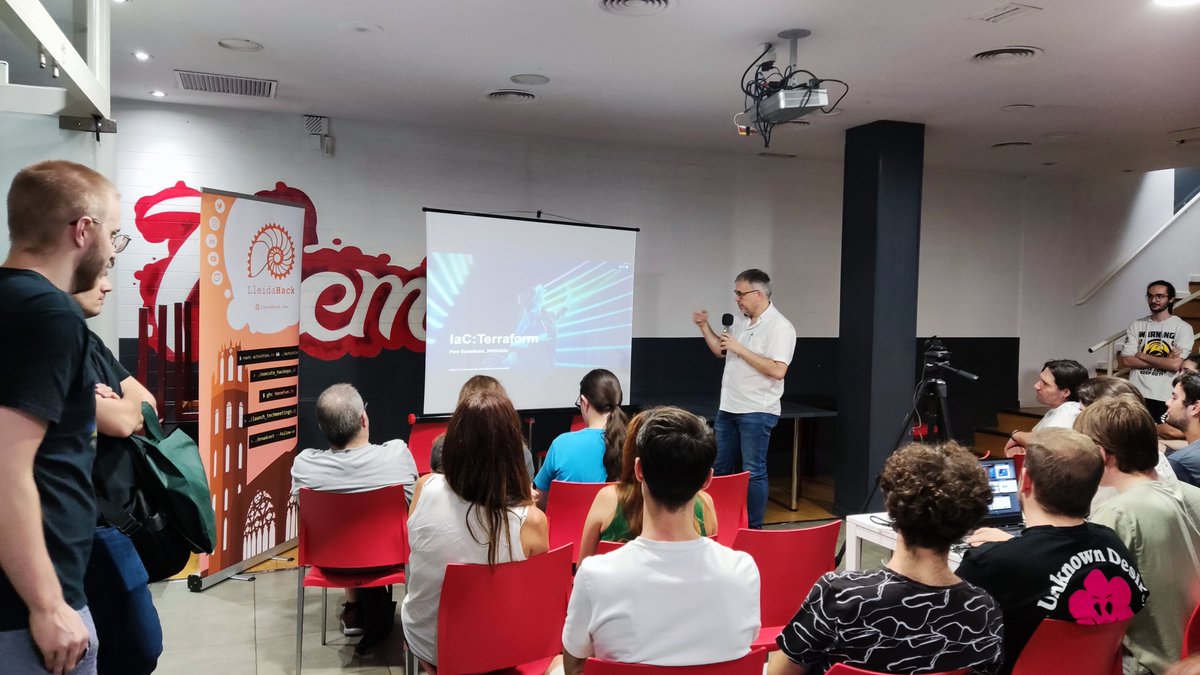 lleidahack's tweet photo. Comença el Pere Santallusia, ens parlarà de "CLOUD: Infrastructure as code with Terraform" https://t.co/X3fVwekJrn