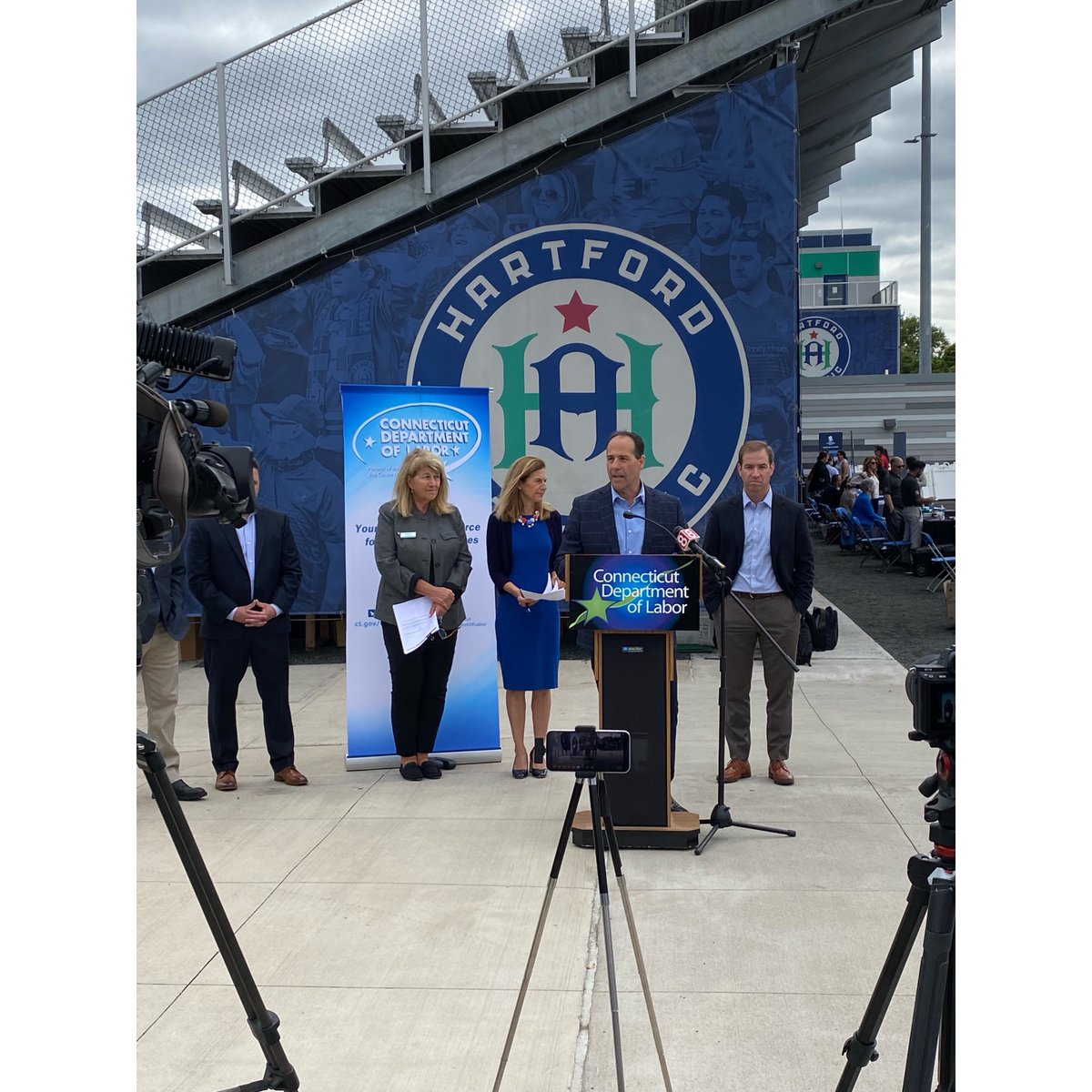 CTDOL's tweet photo. ~120 Employers, more than 800 attendees. Thank you @hfdathletic @MayorBronin @LGSusanB &amp; all the sponsors that made the 2022 Hiring Expo a #success. Amazing opportunities. Counting down to next year! #365daysleft #TrinityHealthStadium https://t.co/i3KxI3iJQN