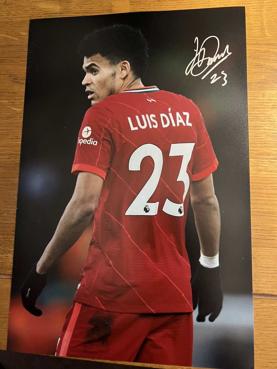 Free giveaway 👀👀👀

To be in with the chance of winning a signed Luis Diaz photo all you have to do is…

🇨🇴 FOLLOW US
🇨🇴 RT THIS
🇨🇴 TAG A FRIEND 

Winner announced Saturday at 6pm

Good luck 🤞🏻