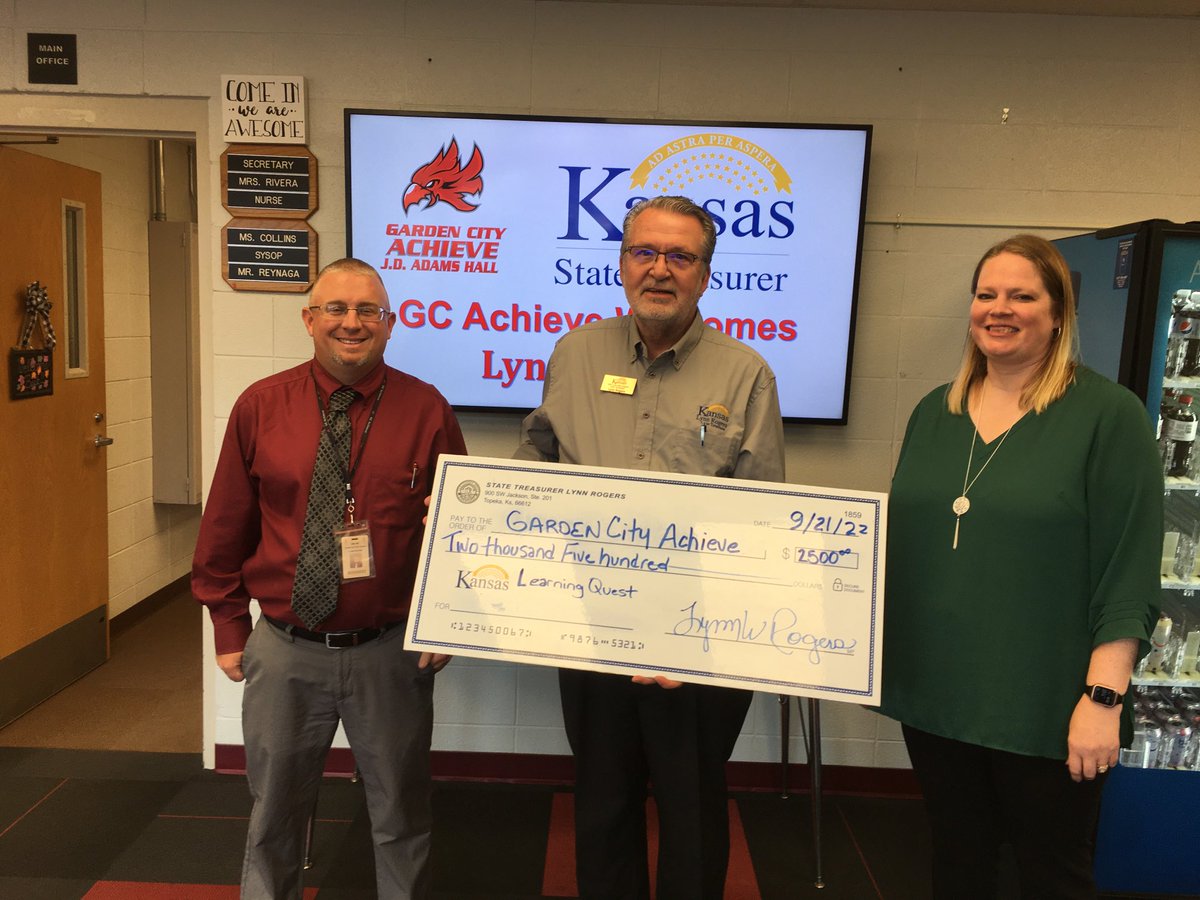 GcAchieve's tweet photo. Excited to have @LynnRogers4KS present @DeannaSpclark $2500 to use for school supplies at @GcAchieve. #learningquest #RiseUp https://t.co/xKcKi8LlN4