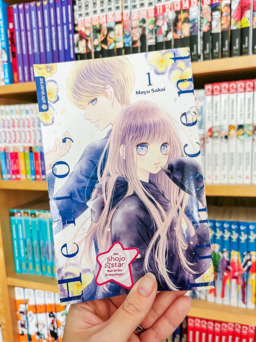 kirayuzu's tweet photo. #HelloInnocent Band 1:
Zuerst einmal bin ich begeistert, dass eine Romance-Serie mal aus der Sicht des männlichen Charakters erzählt wird:
Musterschüler Yukito trifft zufällig die Schwänzerin Yui, die in seine Klasse geht.
Die Story ist süß, lustig aber auch ernst.
#MangaYear22 https://t.co/8rvTixLxuN