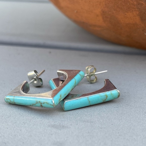 snipsnipchick's tweet image. So good I had to share! Check out all the items I&apos;m loving on @Poshmarkapp #poshmark #fashion #style #shopmycloset #forever21 #converse: posh.mk/YZ9ehRXFvtb