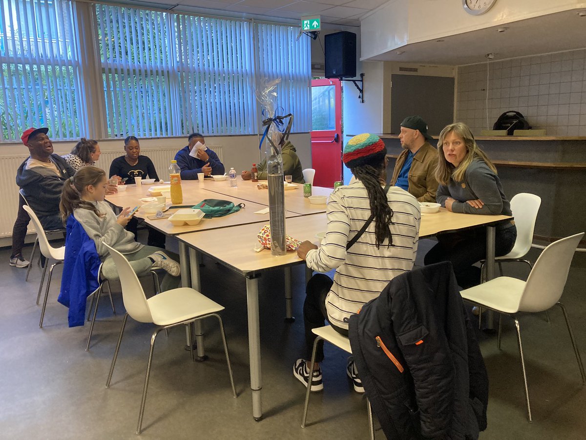rinibiemans's tweet photo. Edsel is een pesionada nu, maar hij blijft werken 😎 mooie happening 🥰 #wereateam 🍀🤩🙏 https://t.co/7yfVwUVvaV