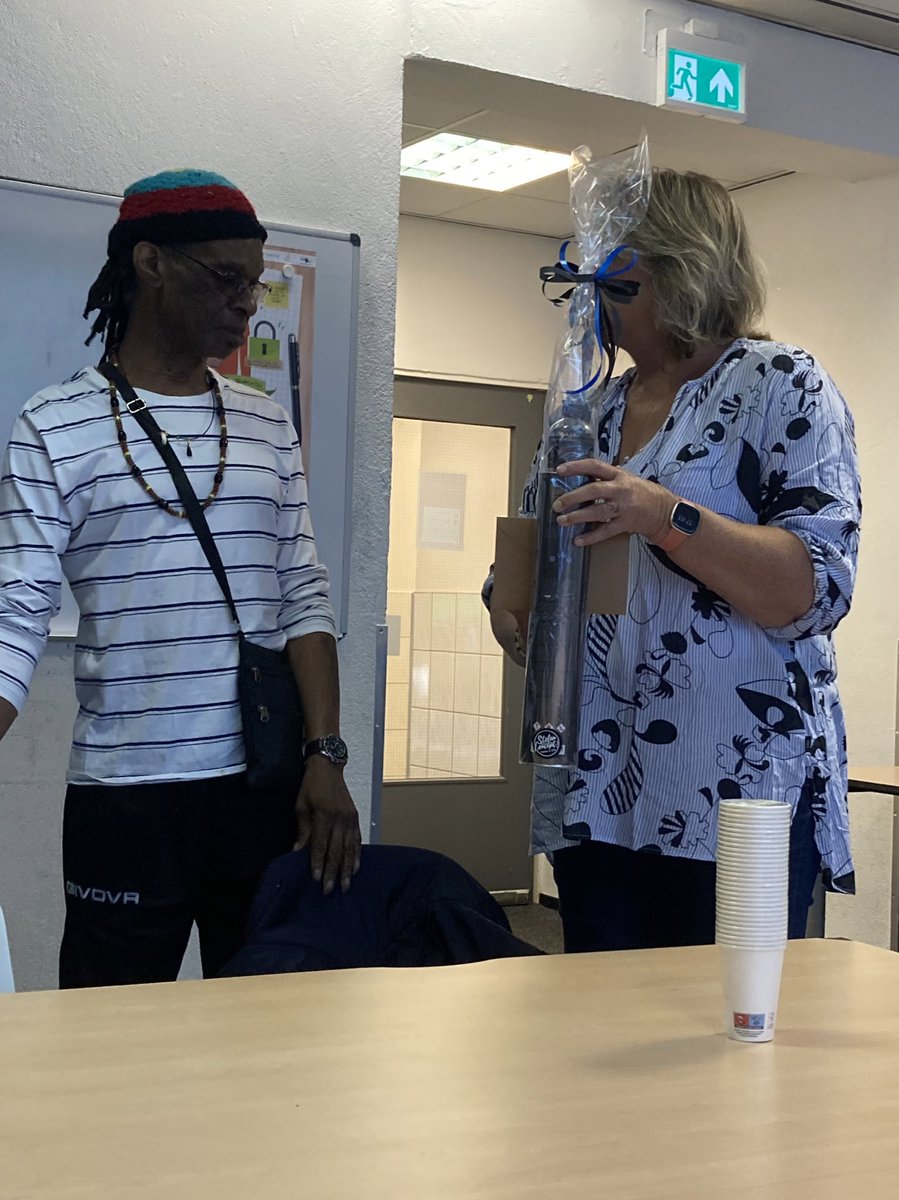 rinibiemans's tweet photo. Edsel is een pesionada nu, maar hij blijft werken 😎 mooie happening 🥰 #wereateam 🍀🤩🙏 https://t.co/7yfVwUVvaV