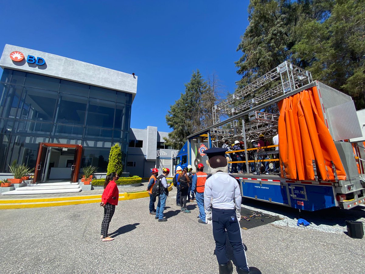 IAARMX's tweet photo. 👷🏻Para nosotros es importante apoyar los esfuerzos de difusión en materia de seguridad de nuestros clientes, apoyamos la campaña “ven y ponte el arnés”.🧗♂️🪢
#iaarmx
#trabajosenaltura
#seguridadindustrial https://t.co/onfnX9DXen