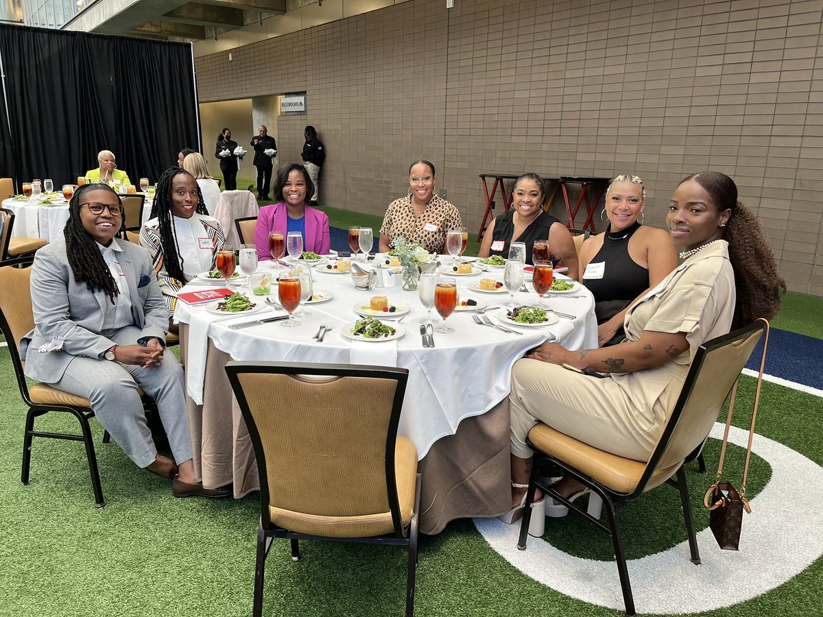 LaTonyaStory's tweet photo. Great morning celebrating @WISEAtlanta Anniversary Luncheon with some amazing #womeninsports at my table @Brantlee @Doctor_Mosley @MoRobinson_1 @garmaikm @TNicolePR, Shae Robinson-Mosley and Aimee Sanders. Dynamic keynote by @MSUSpartanAZ #WISEATL https://t.co/tsFd8kUQu2