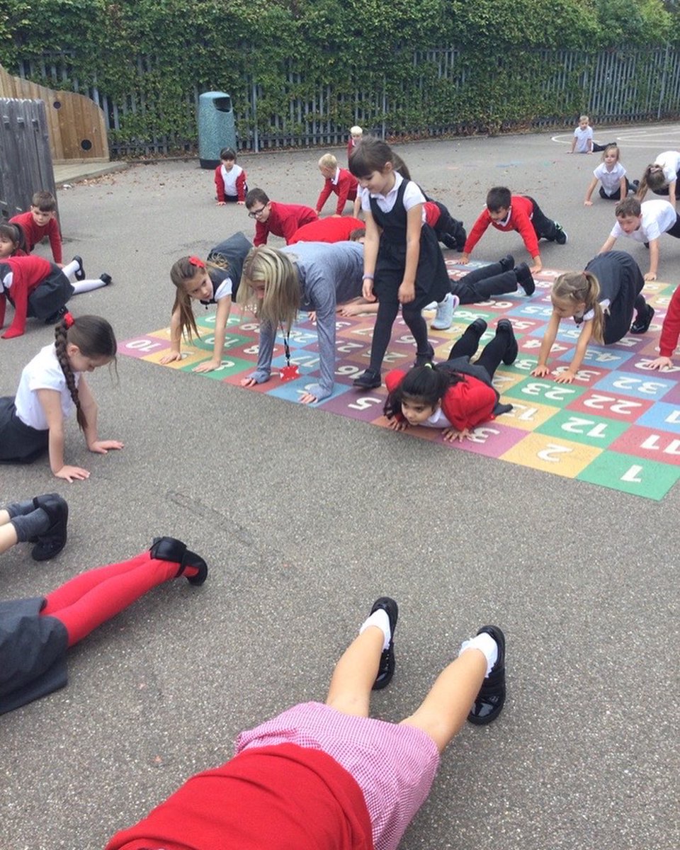 NET_Abbotsweld's tweet photo. National fitness day ๐โโ๏ธ|| Today Abbotsweld took part in National fitness day by completing a 20-minute workout led by Mr Towler. We were exhausted afterwards but loved having fitness fun! #shapingfutures #netacademies #nationalfitnessday https://t.co/eo114WNraC