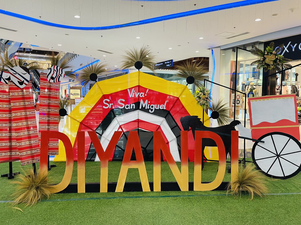 GilTheThird's tweet photo. getting ready for Panika Ta Diyandi #gilmacaibay #fashiondesigner #ofdg #diyandifestival #diyandifestival2022 #mindanaoan #localweaves #balud #iligancity #womenswear #menswear #fashionshow https://t.co/bsT41hb88k