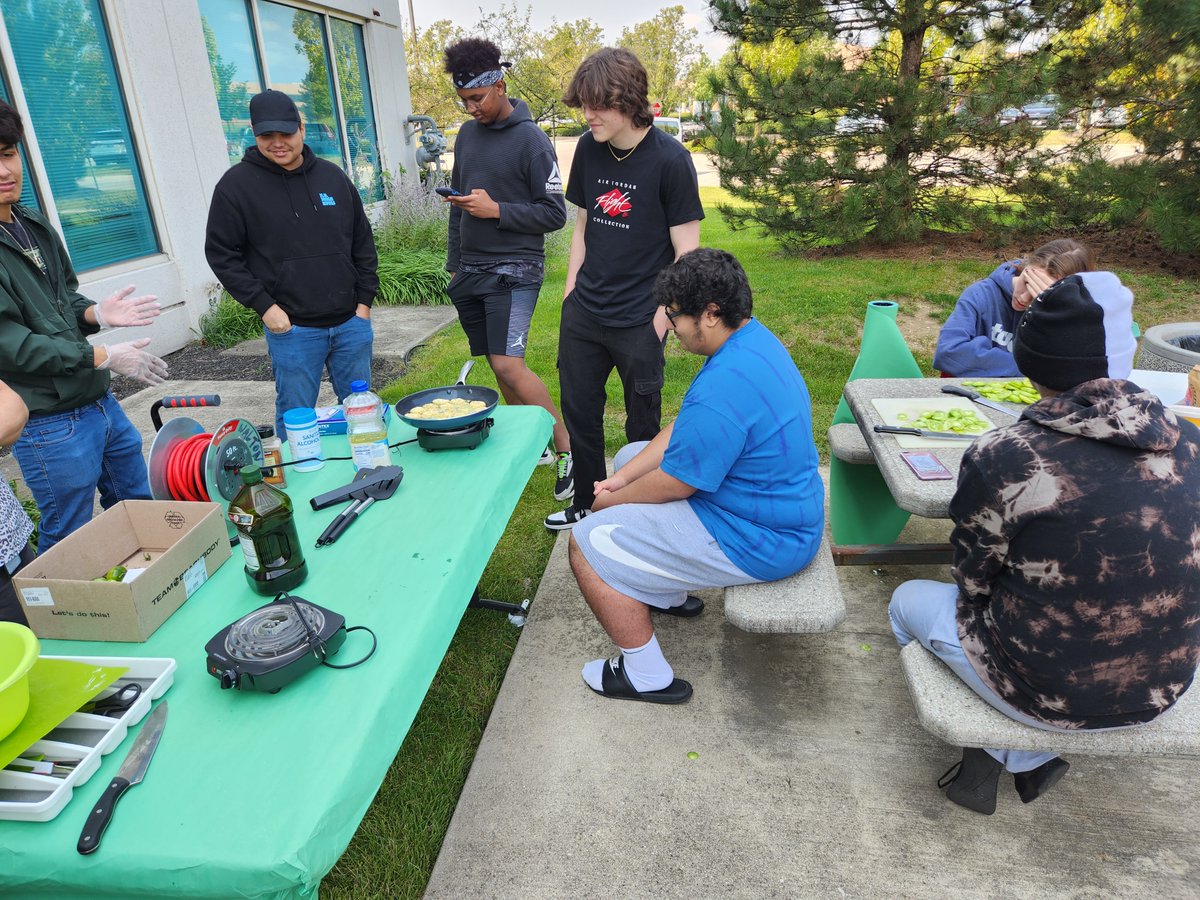 TheBridgeDCS's tweet photo. Fried green Tomatoes at The Bridge!  Students prepped and fried green tomatoes and learned the history of why this food exists. @DCSEmerald #Grow2ServeDCS #AlwaysGrowingDCS https://t.co/ish5z1BcLU