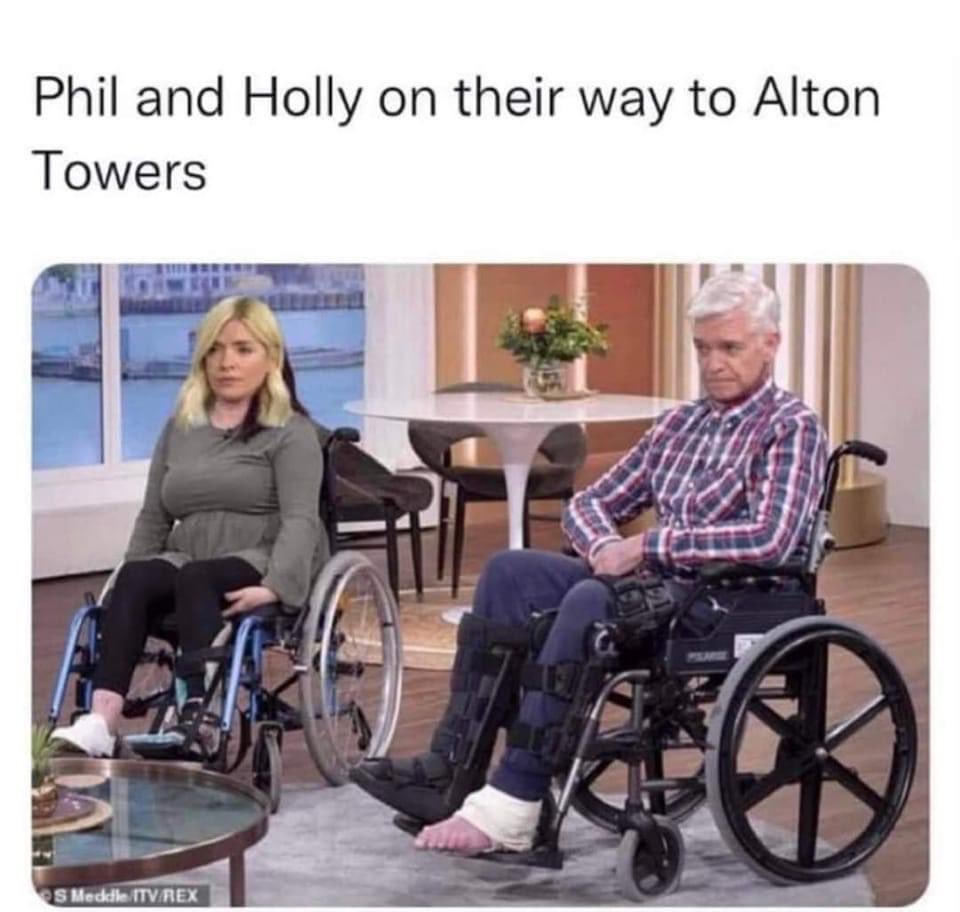 puckdemon's tweet photo. @hollywills and @Schofe on their way to Alton Towers https://t.co/nkMwDoI2fc
