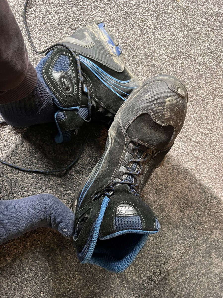 BlueAlpha38's tweet photo. Hard days graft, who’s cleaning my boots?
#finsub #cashfag #cashmaster #feet #workboots #dom #alpha dm open https://t.co/NqS39ZgVjX