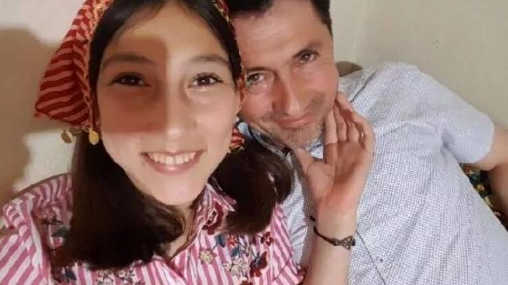 batuhancolak33's tweet photo. Afganistan'dan çıkıp, Gebze'ye kadar gelebilen bir kaçak tarafından, başı taşla ezilerek katledilen 17 yaşındaki Ayşegül Aydın'ın duruşması yarın saat 11.50'de Gebze Adliyesi'nde görülecek. https://t.co/72wMCL1DAK