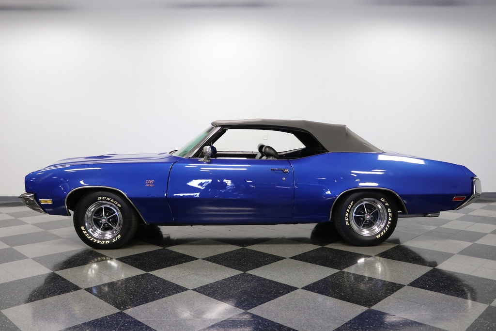 streetsidecars's tweet photo. #Buick vs #Chevy! This 1972 Buick GS 455 #Convertible and 1972 #Chevrolet #Chevelle SS 454 #Tribute are both from our #Charlotte showroom! Which do you prefer?
#classicchevy #vintagechevy #chevychevelle #classicchevrolet #gs455 #vintagebuick #buickgs455 #sellitwithstreetside https://t.co/pDoVZlU7lV