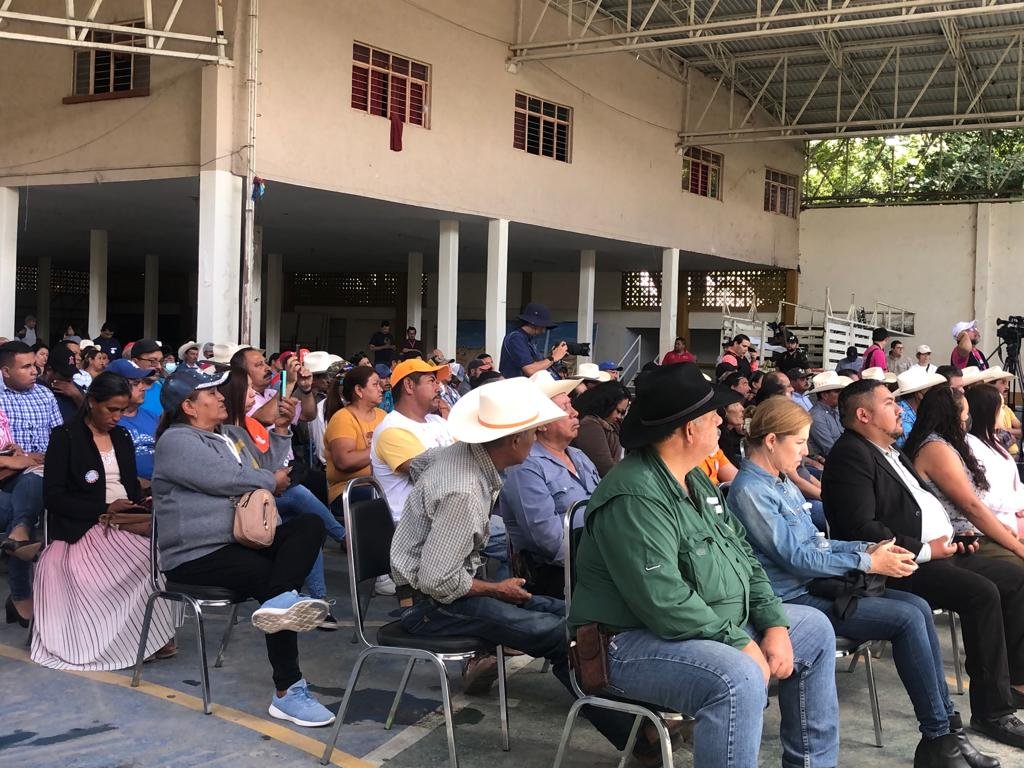 PNUD_Mexico's tweet photo. Durante 3 días, el Laboratorio de Aceleración @PNUD_Mexico realizó procesos colaborativos y una metodología p/un acercamiento sistémico que permitió definir acciones p/construir un futuro con más oportunidades de desarrollo humano para todas y todos en Aramberri, NL. @IgualdadNL https://t.co/nvTXpZmpet