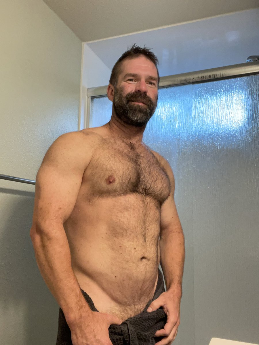 daxjohnson69's tweet photo. Giving this Twitter world a try!  

#musclegay #gaymuscle #gaymusclebear #gaymusclecub #gogogay #beardedgay https://t.co/QM0nMFotW6