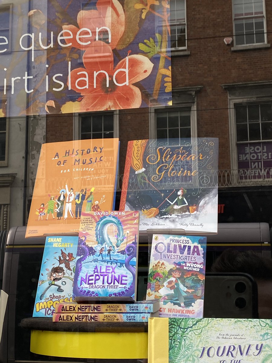 Spotted Fox & Son Tailers and An Slipéar Gloine in @Hodges_Figgis’s window! Popped in and signed a bunch of copies today. /cc @OBrienPress @futafata