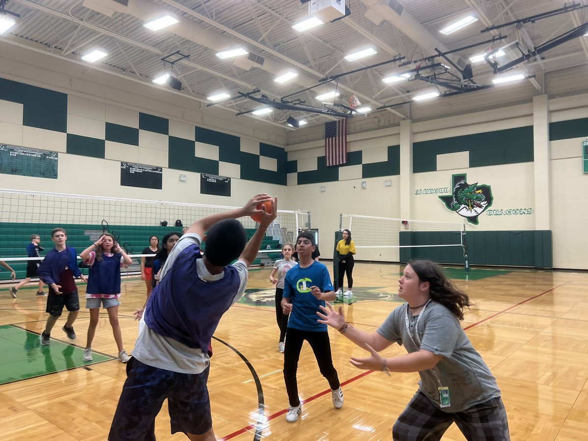 Coach_SRogers's tweet photo. Ultimate football in Physical Education today @Carroll_Middle #InspireExcellence #FitnessIsFun #FootballUnit #CreatingLifeLongMovers #CarrollMadeStrong https://t.co/6NmVwhzSQ4