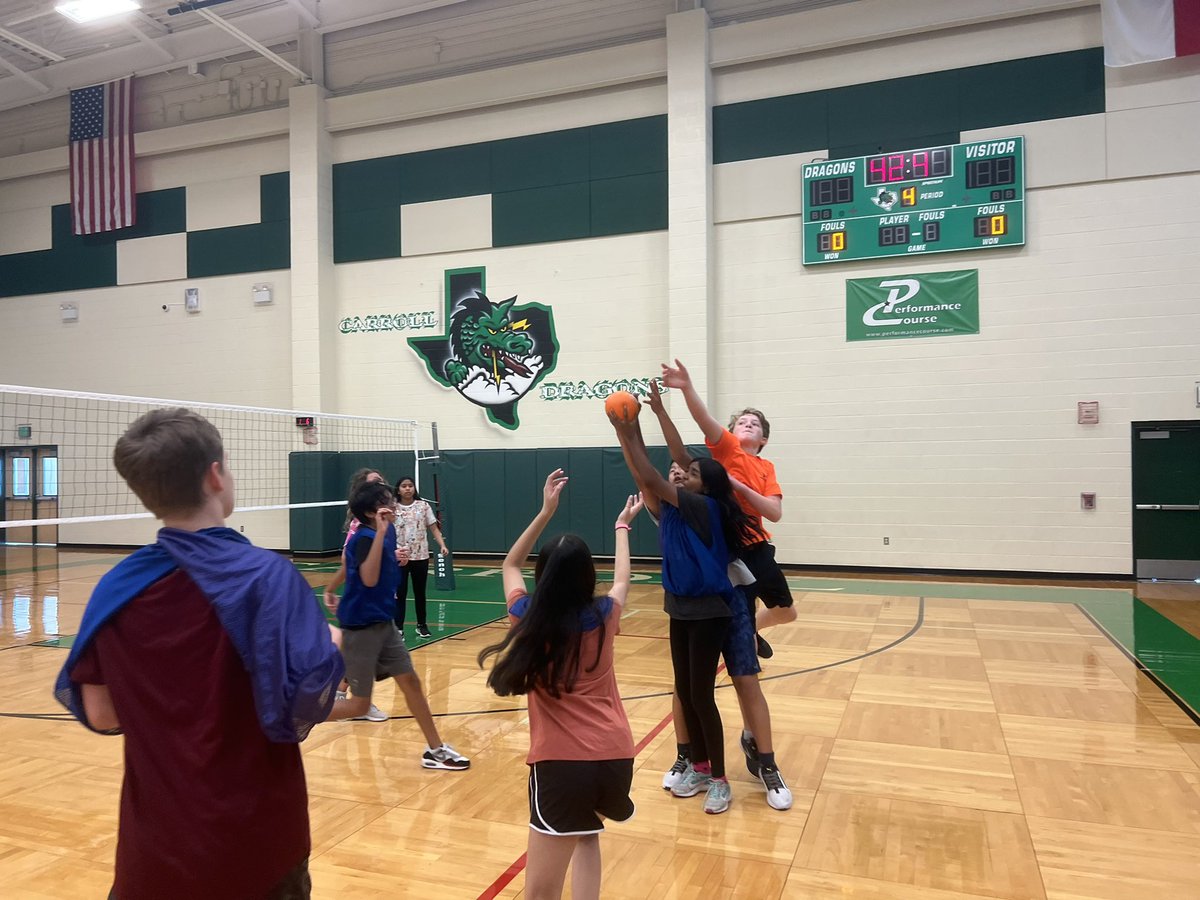 Coach_SRogers's tweet photo. Ultimate football in Physical Education today @Carroll_Middle #InspireExcellence #FitnessIsFun #FootballUnit #CreatingLifeLongMovers #CarrollMadeStrong https://t.co/6NmVwhzSQ4