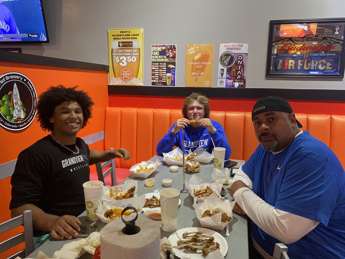 lgdcma's tweet photo. Grandview Running Back pre game meal! Love these two young men!! #WOLFBACKS #RTMFO #goldenflame https://t.co/QGNoJLhUq0
