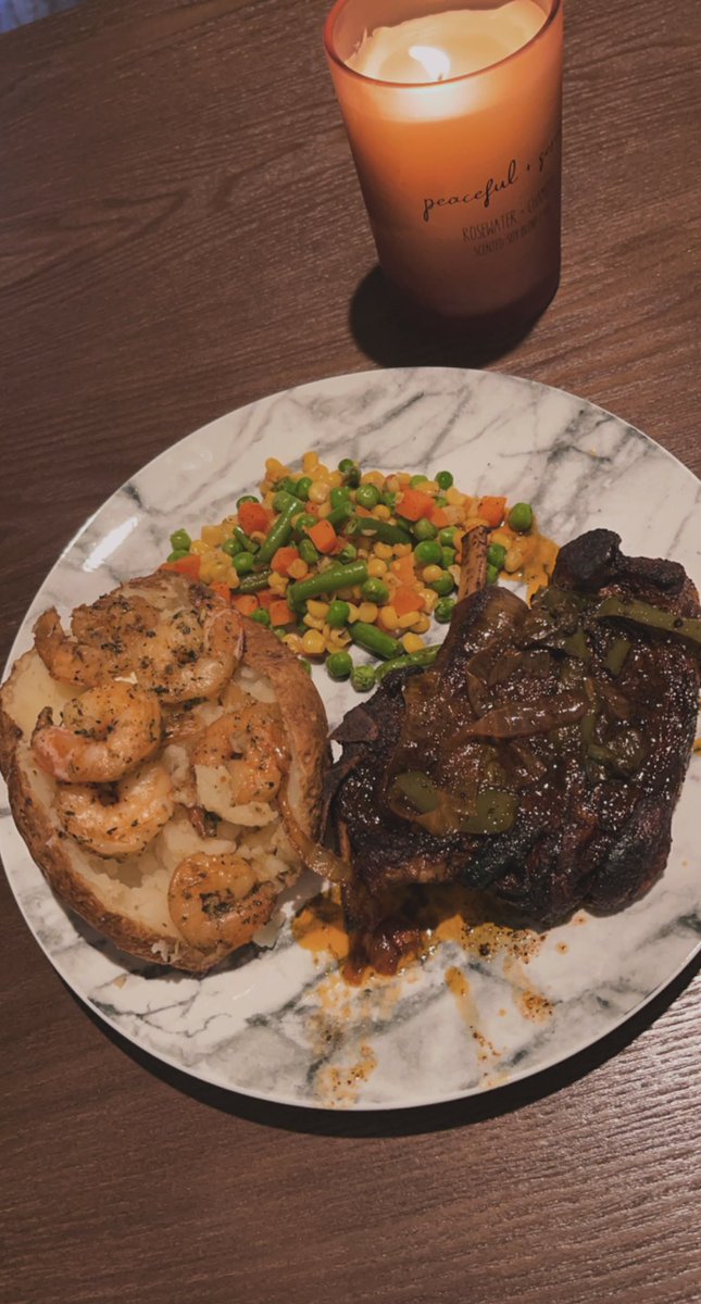 CrystalH24K's tweet photo. Romantic nights from my man just make me melt 😍❤️🥰 https://t.co/3NoyDNidUD