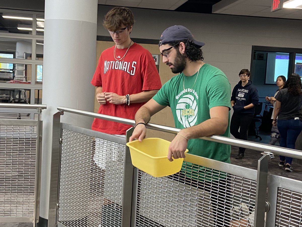 WHSCaulfield's tweet photo. Today @mrhornerphysics helped my SciFi students make @AlkaSeltzer rockets to simulate catching Mark Watney in @andyweirauthor’s The Martian.  #booksrock #whsreads #everyrockmatters https://t.co/nVqNUmhs4F