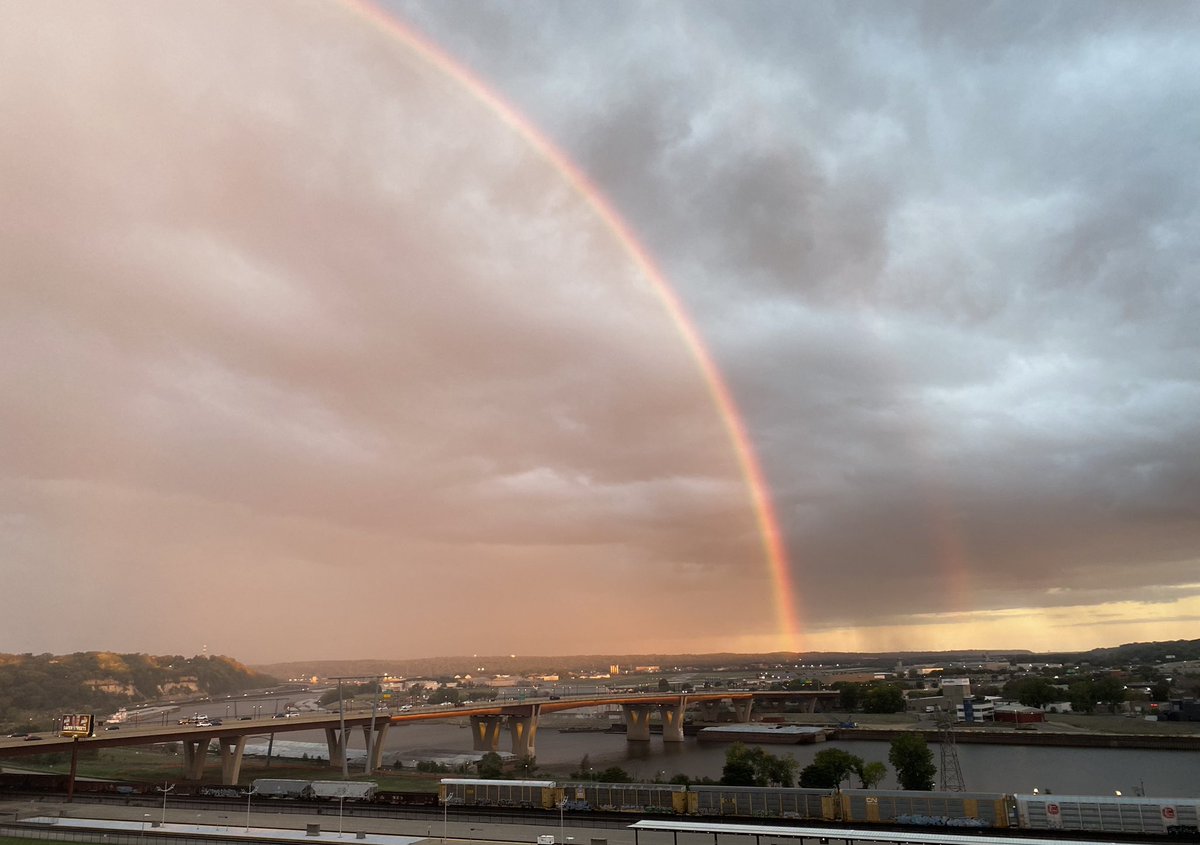 STPauligrl's tweet photo. St. Paul just now 💕 https://t.co/KugAG6F370