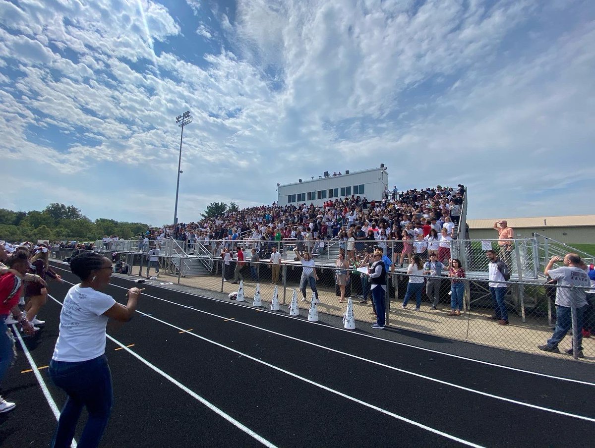 CWHS_Office's tweet photo. We got school spirit, yes we do! #Spiritweek2022 #powerofpositive #fallpeprally #letsgo https://t.co/Tx7DkDWqEn