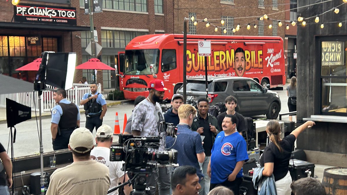 Just hanging out with <a href="/IAMGUILLERMO/">Guillermo</a> from <a href="/JimmyKimmelLive/">Jimmy Kimmel Live</a> and eating some bomb tacos from <a href="/FederalesChi/">Federales</a> . What are you doing with your Wednesday?