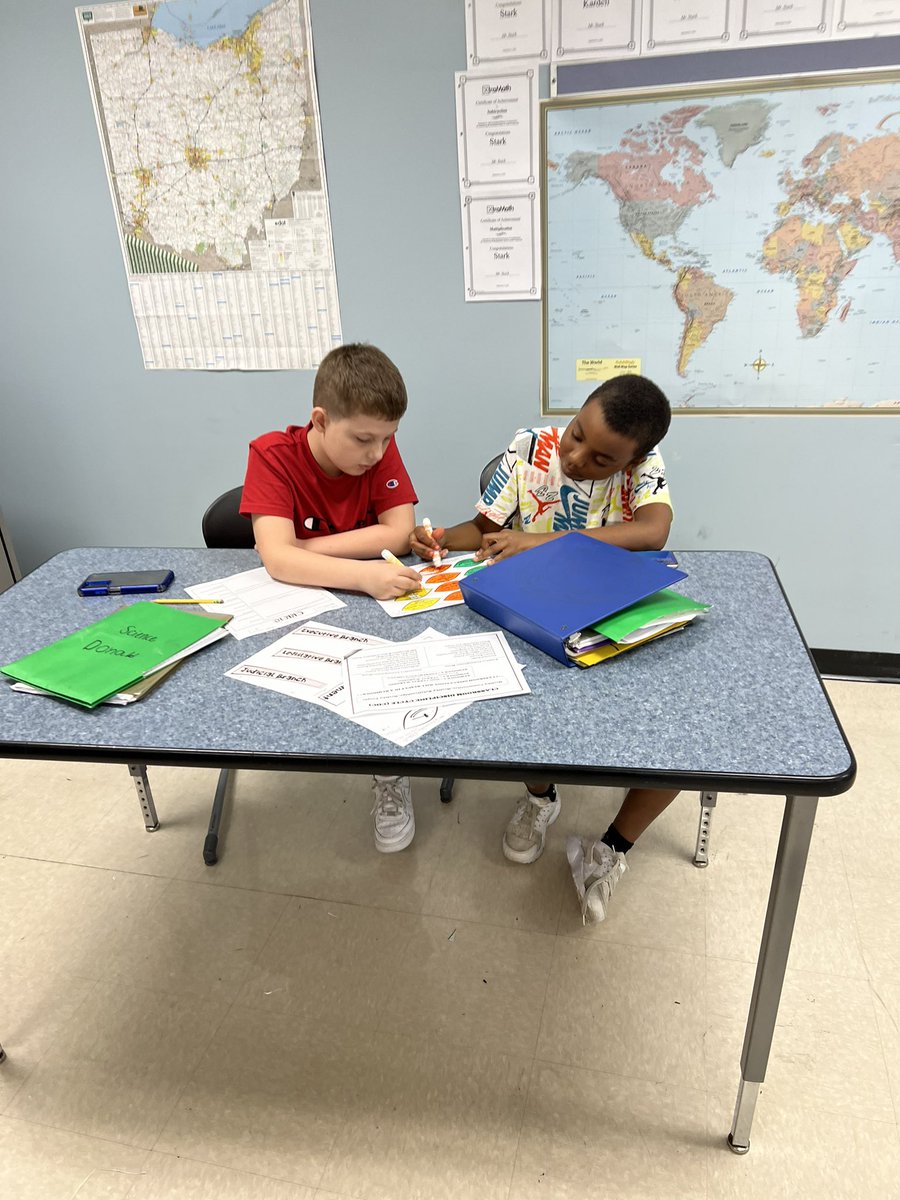 MrStarkWCS's tweet photo. Phase two of our Constitution Day activity went really well! The kids voted for their favorites! Tomorrow the results of the voting will be announced!
#LincolnPrideWCS https://t.co/PDY3ayav1P