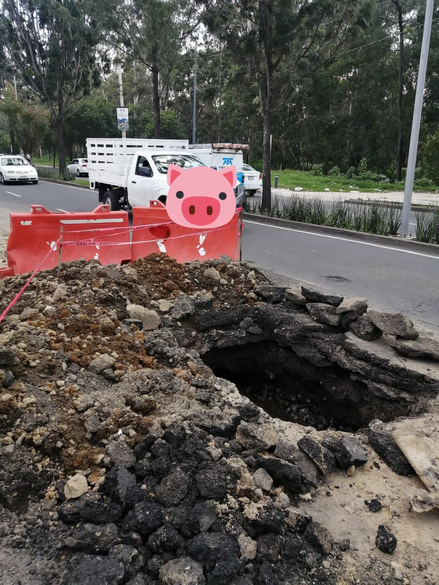 SergioR81174273's tweet photo. @Mariabo26488237 @K_riHormiga Qué barbaridad !!!
Señores de @SOBSECDMX  pónganse a trabajar, esta ciudad se esta convirtiendo en un desm@dre y Uds abonan bastante para que la ciudad se este volviendo un Caos #NoMasBaches https://t.co/UclXo6uYwR