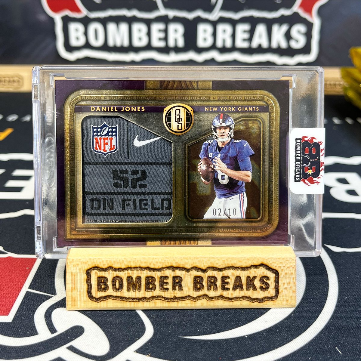 BomberBreaks's tweet photo. Daniel Jones /10 Gold Standard Laundry Tag showing up on the Break Pad today!
π₯π₯ @paniniamerica
#boom #whodoyoucollect #nfl #newyorkgiants #giants #football #laundrytag #groupbreaks #thehobby #casebreaks #boxbreaks #danieljones https://t.co/ENEBasI3gr