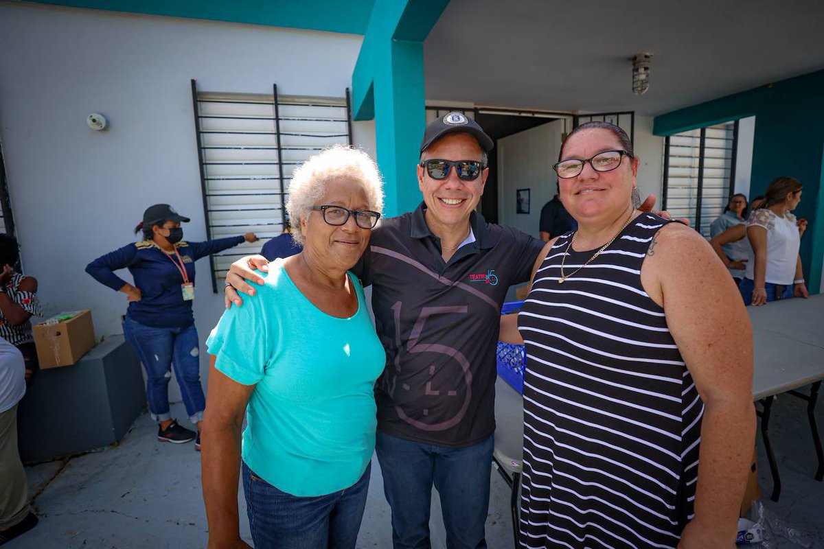 Miguel_Romero_'s tweet photo. Compartiendo con nuestra gente de Villa Kennedy, llegamos también con apoyo para la comunidad. #SanJuan cuenta con un equipo atento a sus necesidades. @SJCiudadCapital https://t.co/thycA7CIVy