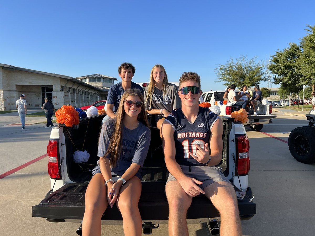 SHSclassof2023's tweet photo. Parade time! And here’s your senior class HOCO court Nominees. @SHS_Mustangs #RunMustangsRun https://t.co/AeSKln0bH9