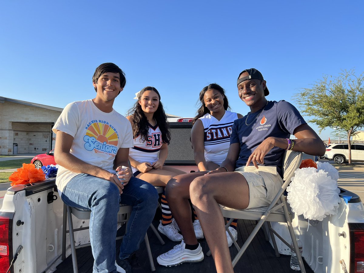 SHSclassof2023's tweet photo. Parade time! And here’s your senior class HOCO court Nominees. @SHS_Mustangs #RunMustangsRun https://t.co/AeSKln0bH9