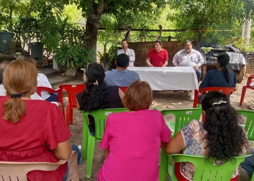 PRIVeracruz_'s tweet photo. 📌Los secretarios de Acción Electoral y Operación Política, @FernandoKuriMX y @cesaromar_14, continúan con trabajos de estrategia territorial para el refrendo de la militancia.

En #PuebloViejo, participaron en la reunión junto al Pdte. @Abelardoahu, y el Delegado, Carlos Rivera. https://t.co/1MQgTa2oop